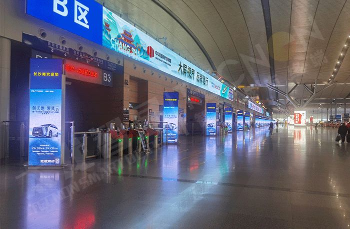 Three-sided display LED advertising machine in Changsha South High-speed Railway Station - Showcase - 3