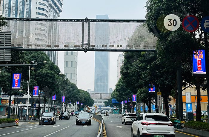 LED pole screen in a high-end luxury shopping center——Shenzhen Luohu MixC - Showcase - 4