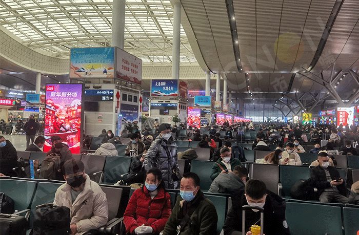 Three-sided display LED advertising machine in Changsha South High-speed Railway Station - Showcase - 4