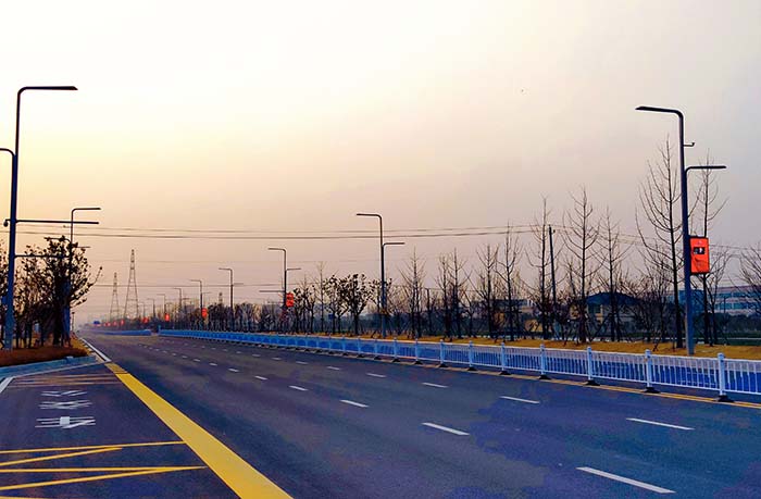 Transforming Yancheng: The Impact of Smart LED Pole Screens on Beihai Road - Showcase - 1