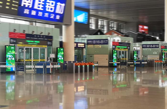 Nanning East Station: Revolutionizing Passenger Experience with LED Digital Totem - Showcase - 1