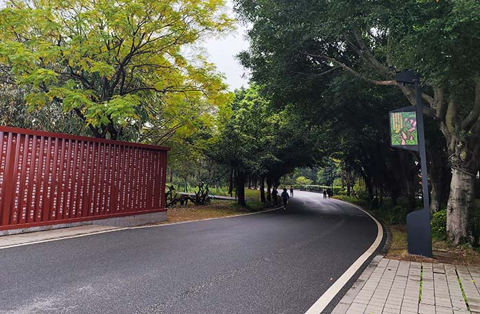 Enhancing Visitor Experience and Park Management with Tecnon pole led display screens at Haizhu National Wetland Park - Showcase - 4