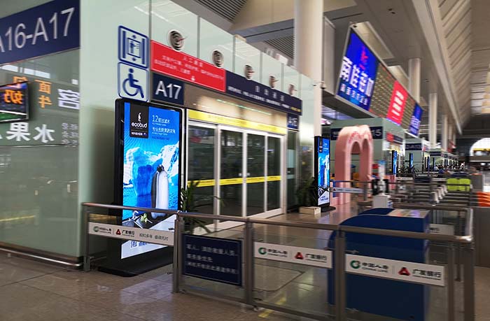 Nanning East Station: Revolutionizing Passenger Experience with LED Digital Totem - Showcase - 3