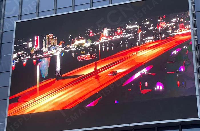 P8 Large-Size outdoor LED advertising display: A Perfect Outdoor Display Solution - Showcase - 1