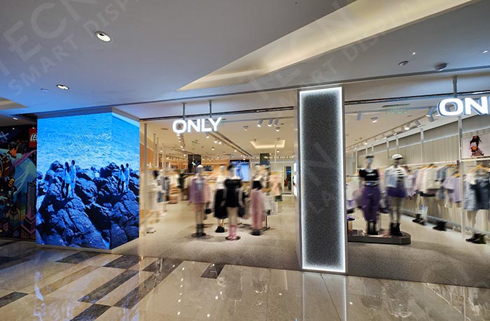 Elevating Retail Experiences: P2.5 indoor commercial LED display - Showcase - 4