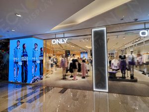 Elevating Retail Experiences: P2.5 indoor commercial LED display