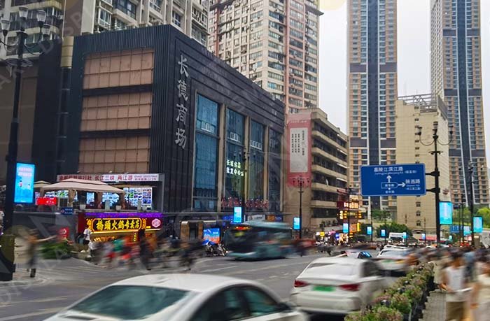 Professional Solutions for Outdoor Pole LED Screens in Chongqing’s Bustling Commercial District - Showcase - 4